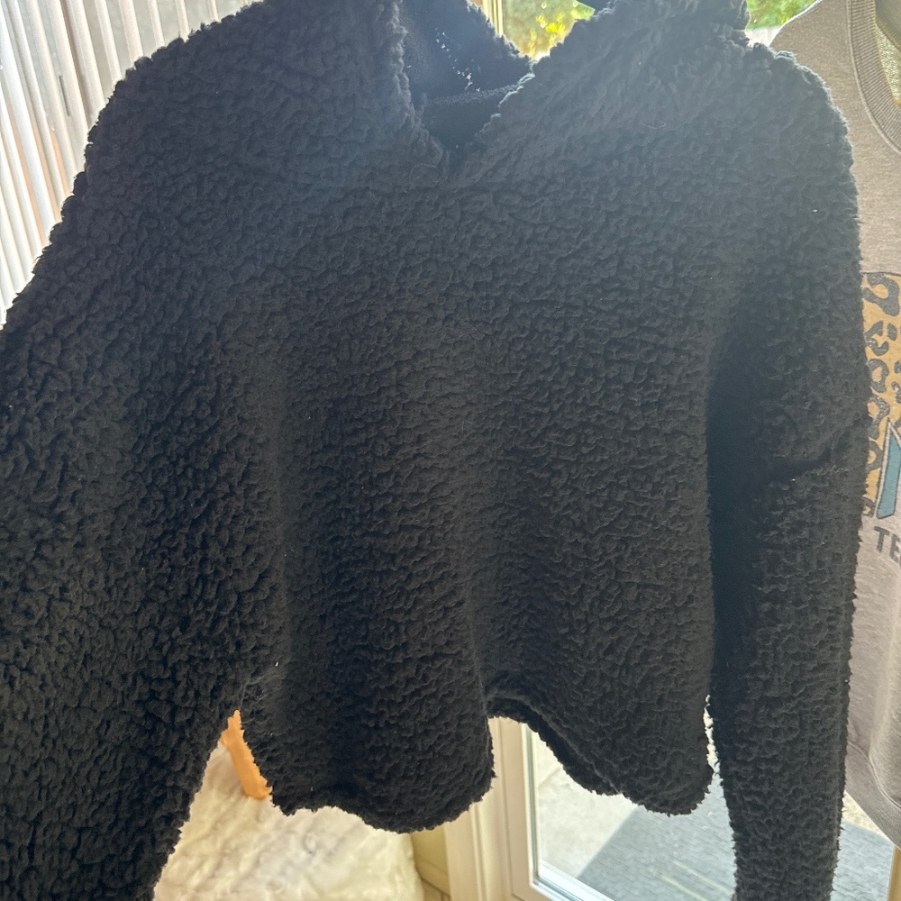 Cropped fuzzy hoodie